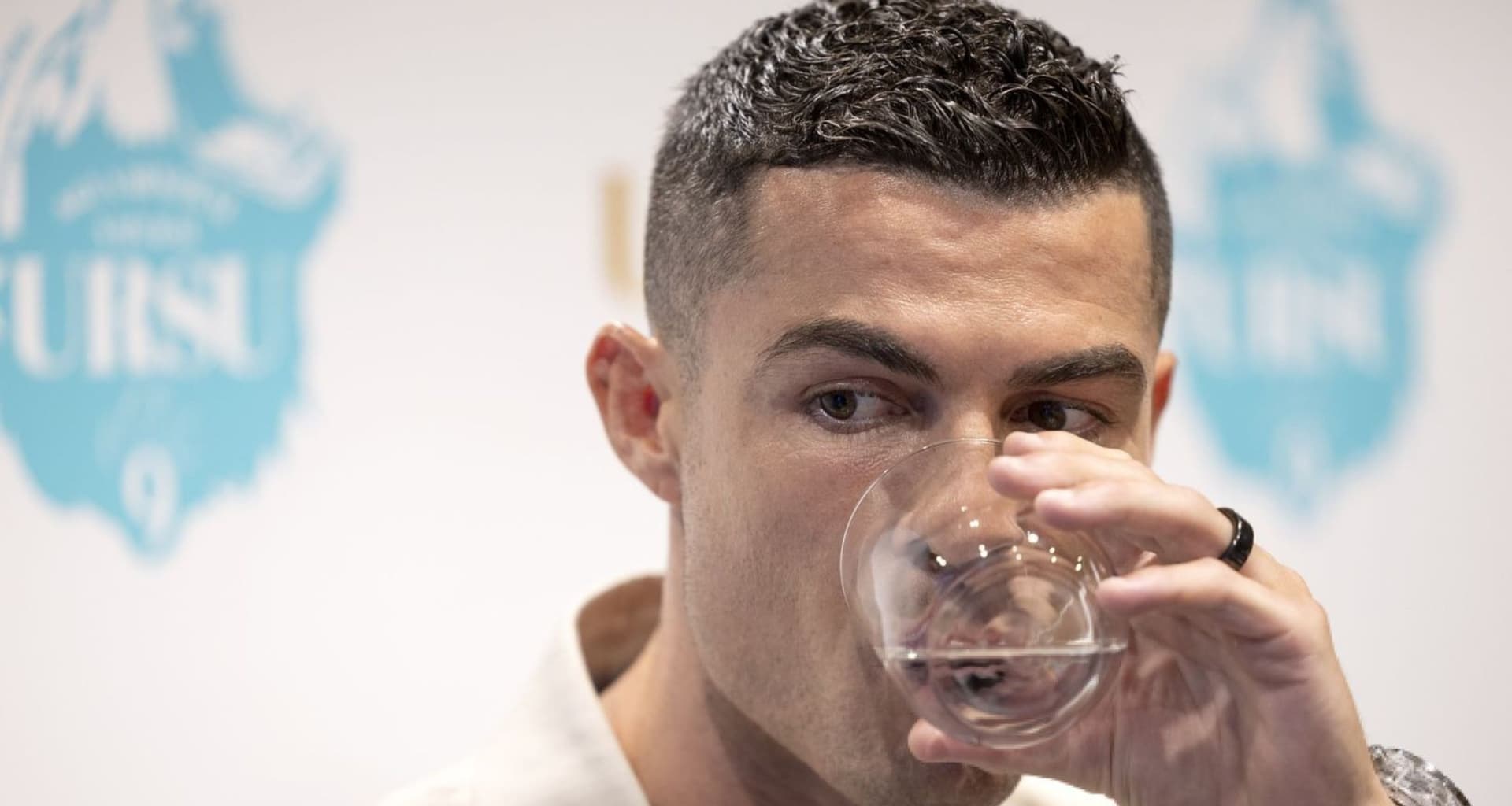 Jogador lançou recentemente sua nova marca de água