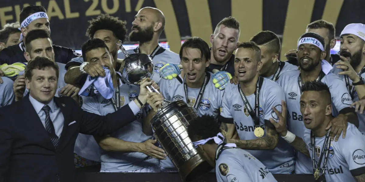 Jogador levantou a Libertadores pelo Grêmio, mas está prestes a deixar os campos