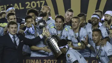 Jogador levantou a Libertadores pelo Grêmio, mas está prestes a deixar os campos