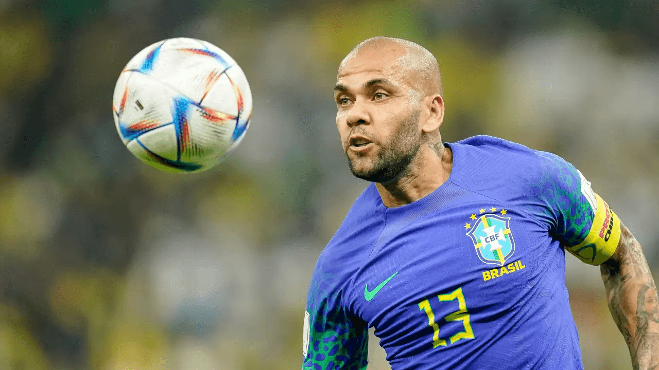 Jogador mais vitorioso da história do futebol, o brasileiro está preso desde janeiro