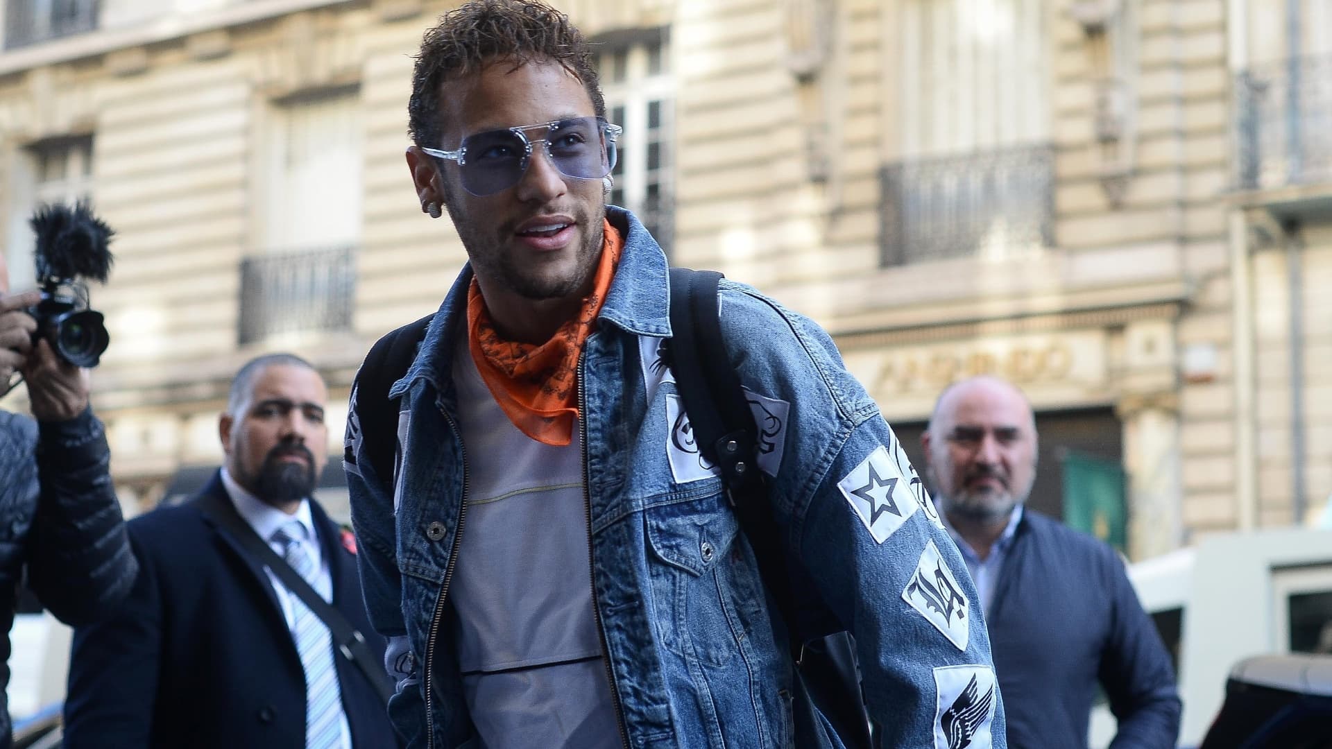 Jogador mora nos arredores de Paris e deve ter Messi como, além de companheiro de time, vizinho