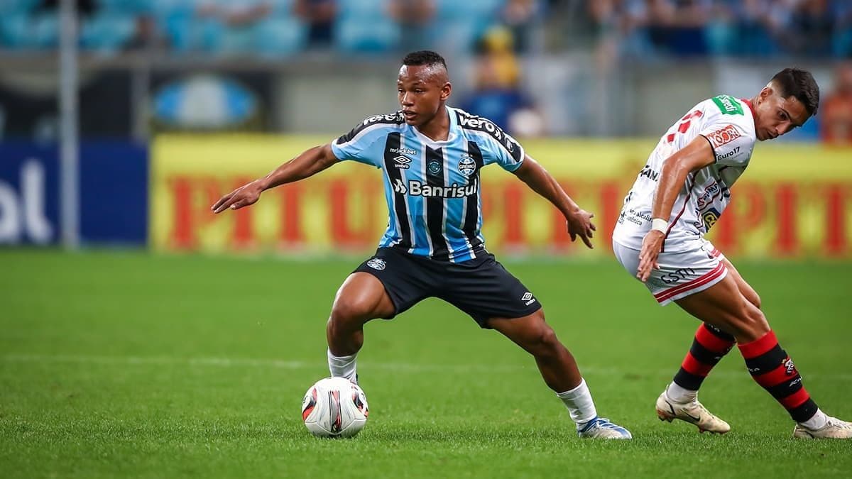 Jogador mostrou talento e vem surpreendendo nos treinamentos