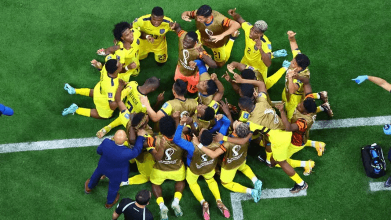 Jogador não esteve em campo, mas sua seleção saiu vitoriosa do primeiro desafio