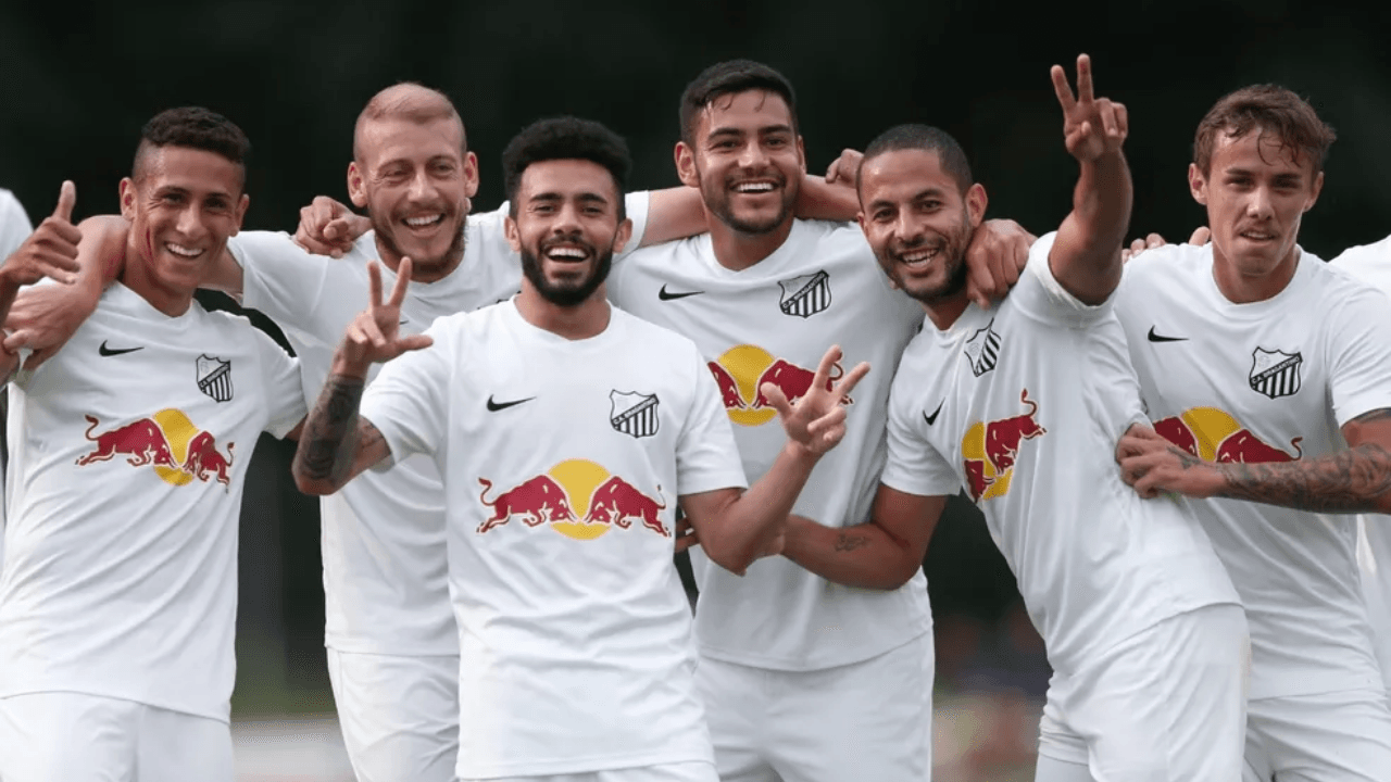 Jogador não tem tido atuações frequentes no time paulista e perdeu espaço na seleção