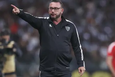 Jogador não teve chances sob o comando do técnico argentino e está brilhando na Argentina