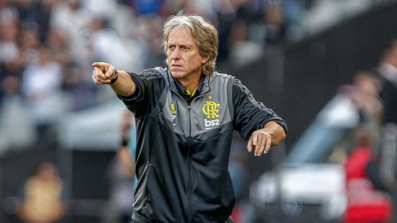 Jogador pode perder espaço com eventual retorno do "Mister"