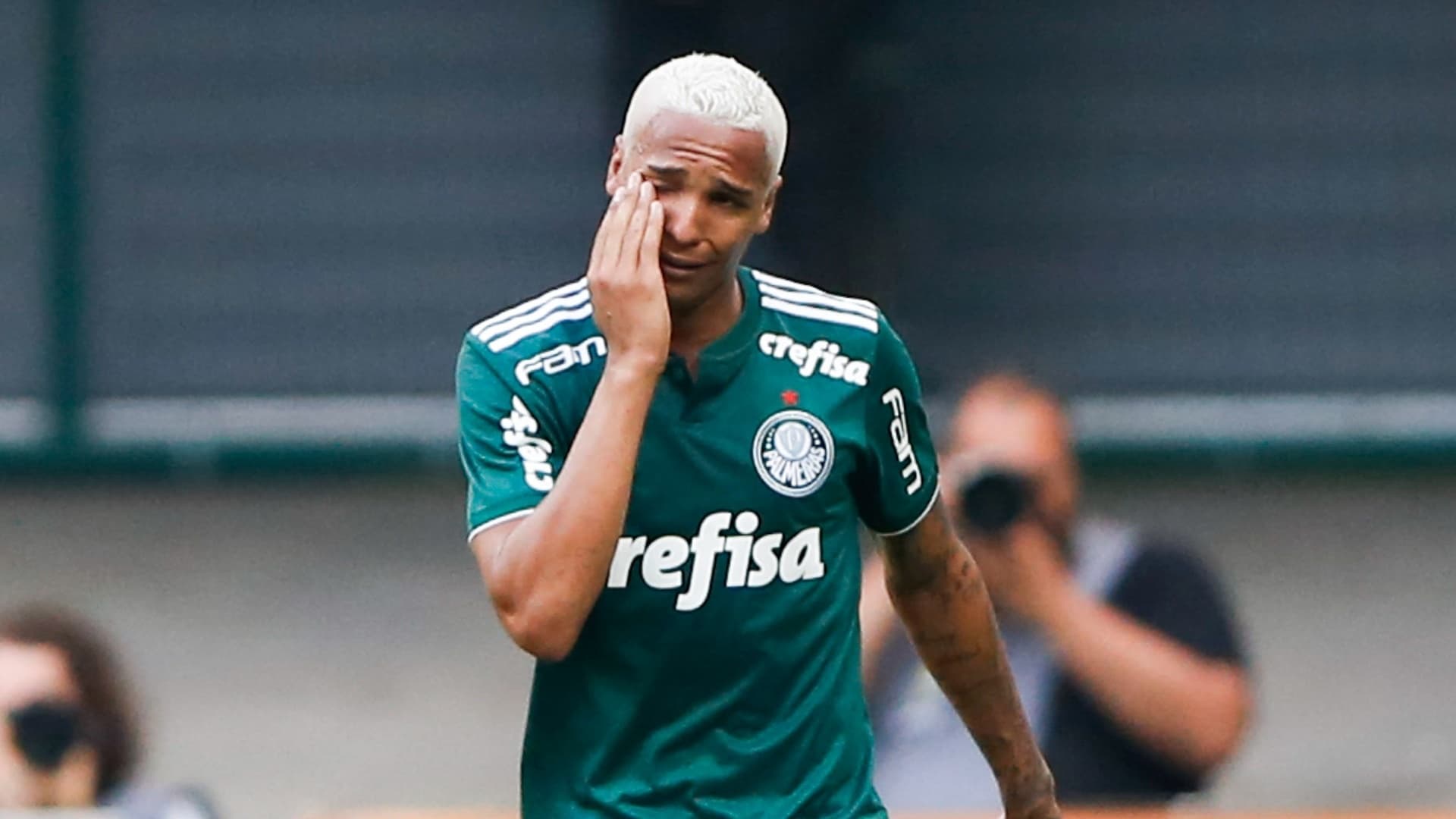 Jogador quase causou eliminação do Palmeiras por invadir o gramado