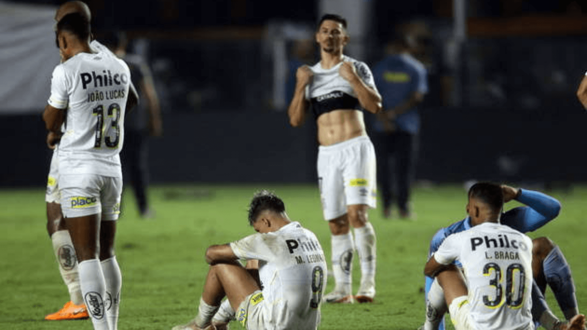 Jogador rebaixado pelo Santos fechou com novo clube