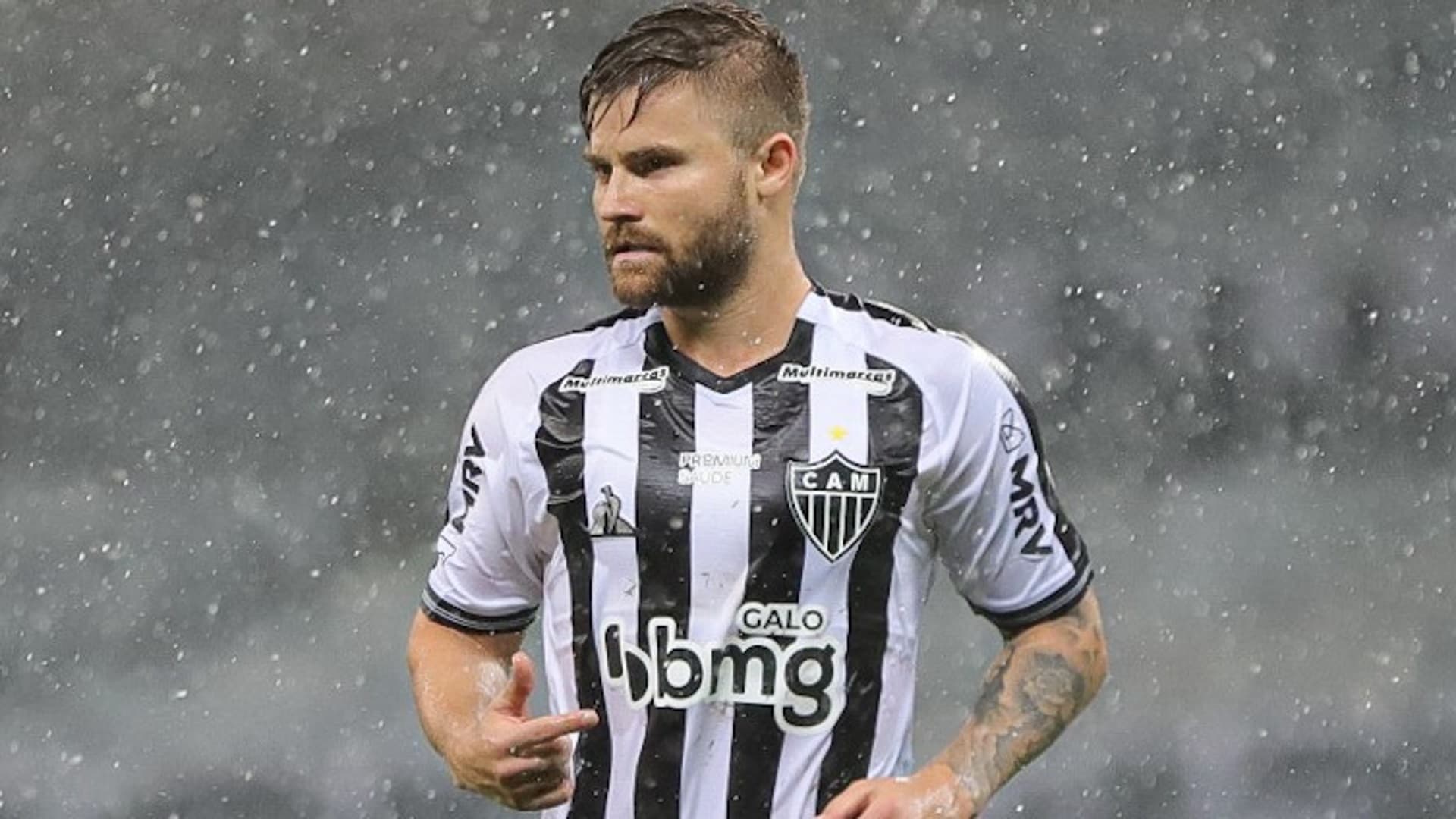 Jogador recebe vencimentos elevados para ser banco no Galo