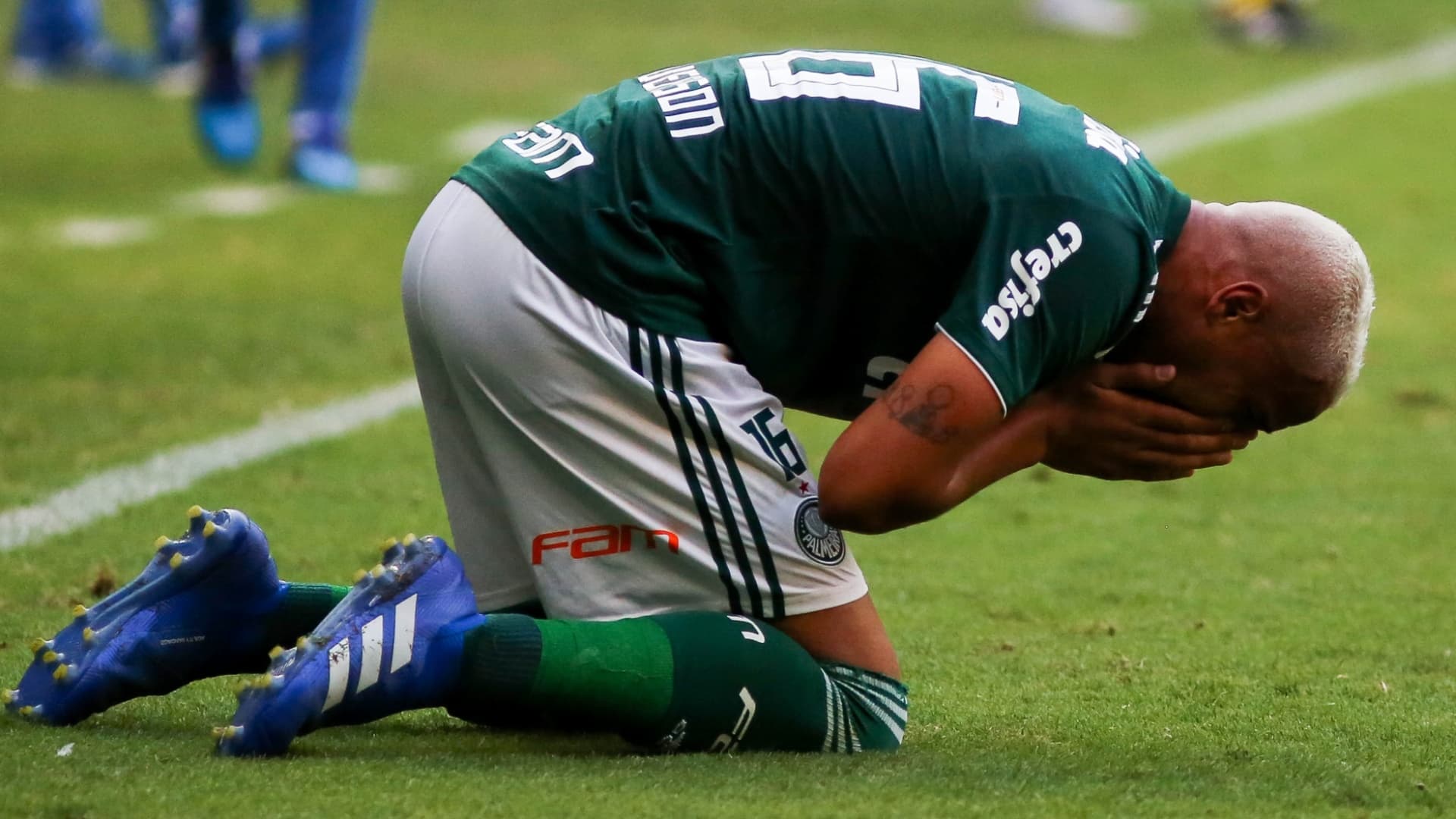 Jogador recebeu diversos elogios nas redes sociais pela ação