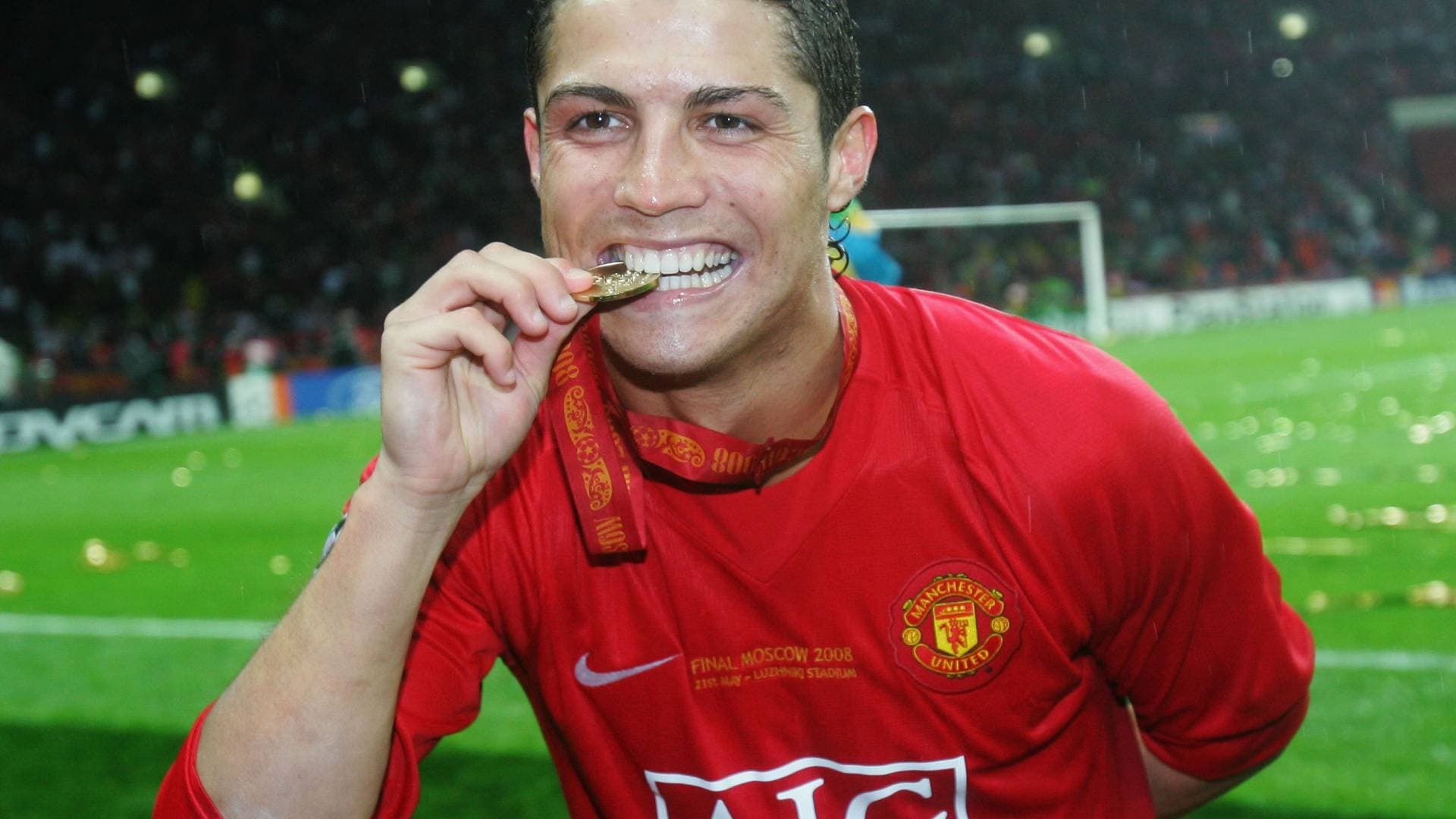 Jogador retorna ao clube inglês após mais de 10 anos longe de Old Trafford