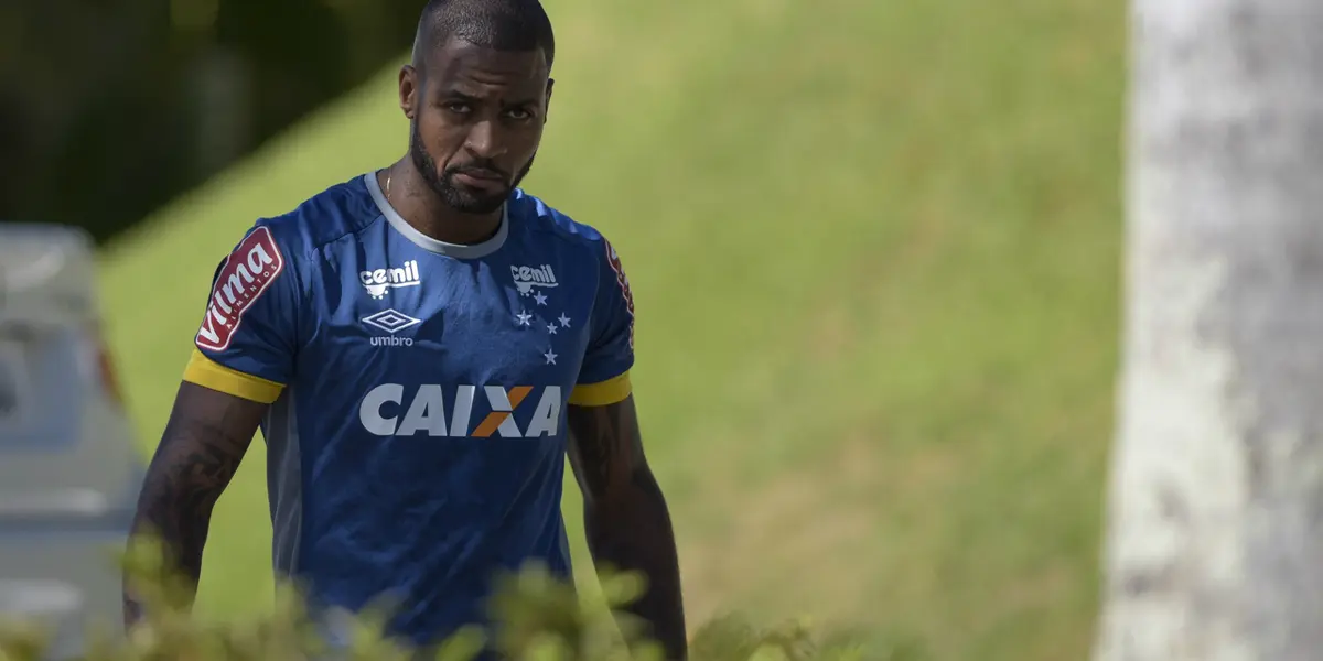 Jogador revelou que houve conversas entre ele e Abel Braga, então técnico do Flamengo
