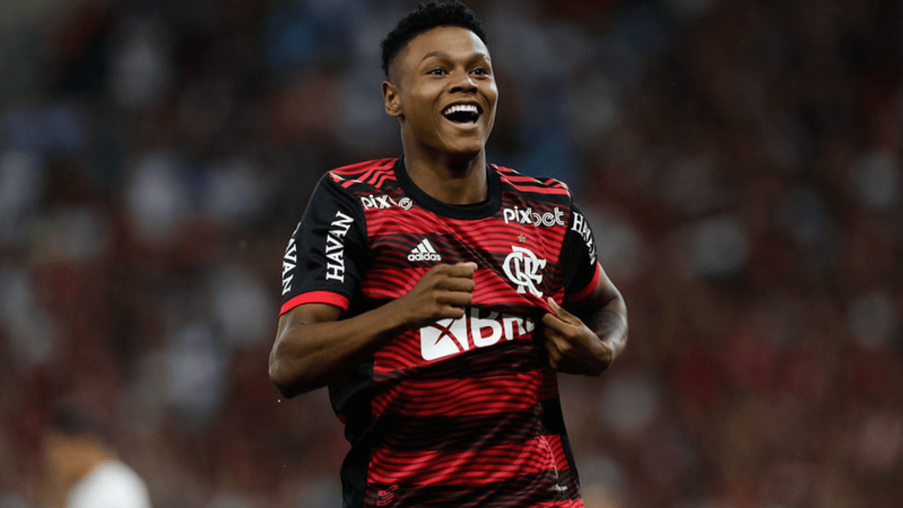 Jogador rubro-negro vem sendo observado por olheiros do time espanhol no Maracanã