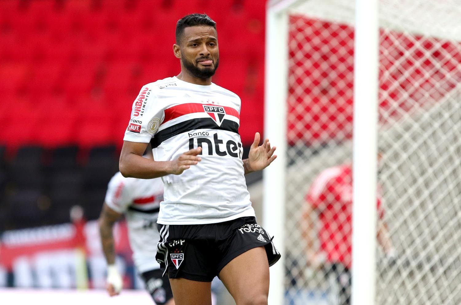 Jogador se tornou o mais assistente do Brasileirão, com 11 passes para gol, e o maior artilheiro do São Paulo no ano, com 15