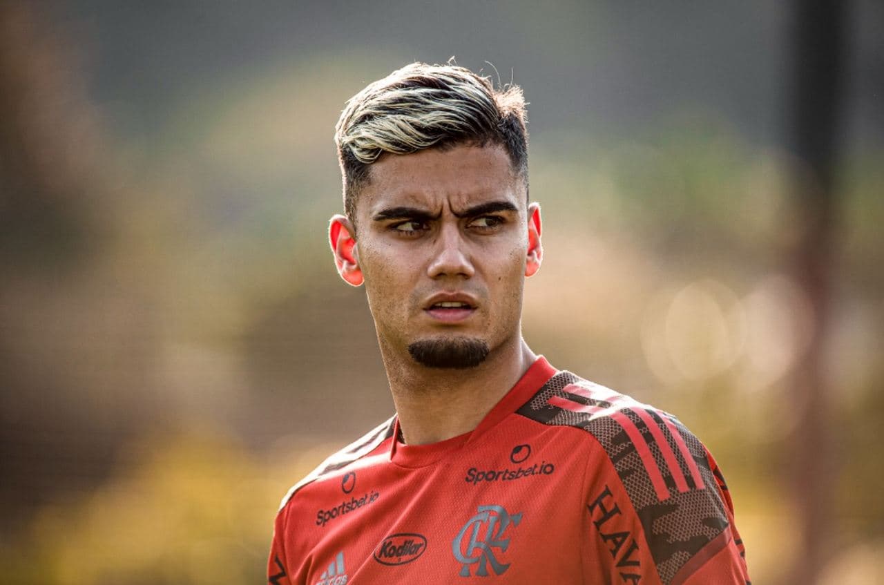 Jogador tem atraído olhares de seu ex-clube com as boas atuações no Flamengo