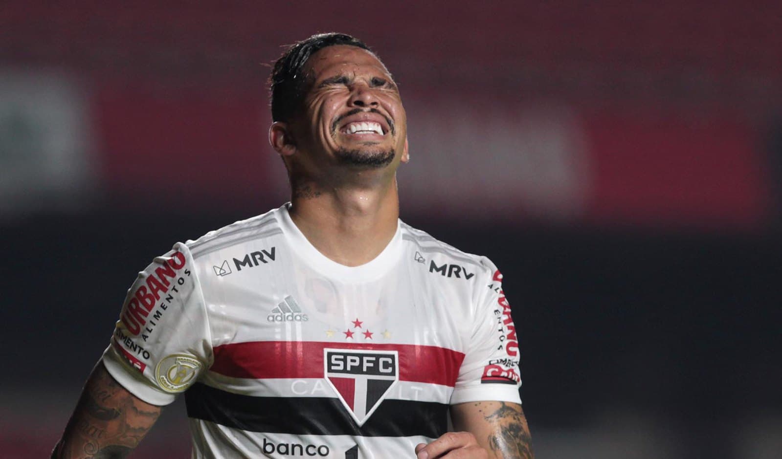 Jogador tem recebido carinho da torcida, mas terá dura missão nas próximas partidas
