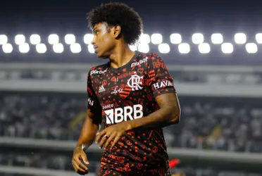 Jogador tem sido muito criticado pela torcida do Flamengo e deve sair do clube