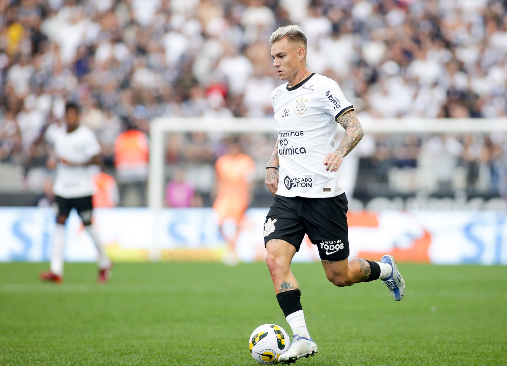 Jogador vem sendo observado pelo time catalão há alguns meses e pode deixar o Corinthians