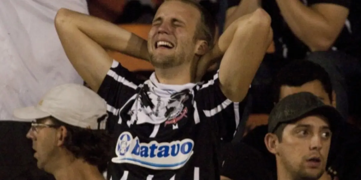 Jogador vinha bem na partida, até que expulsão colocou tudo a perder para o Timão