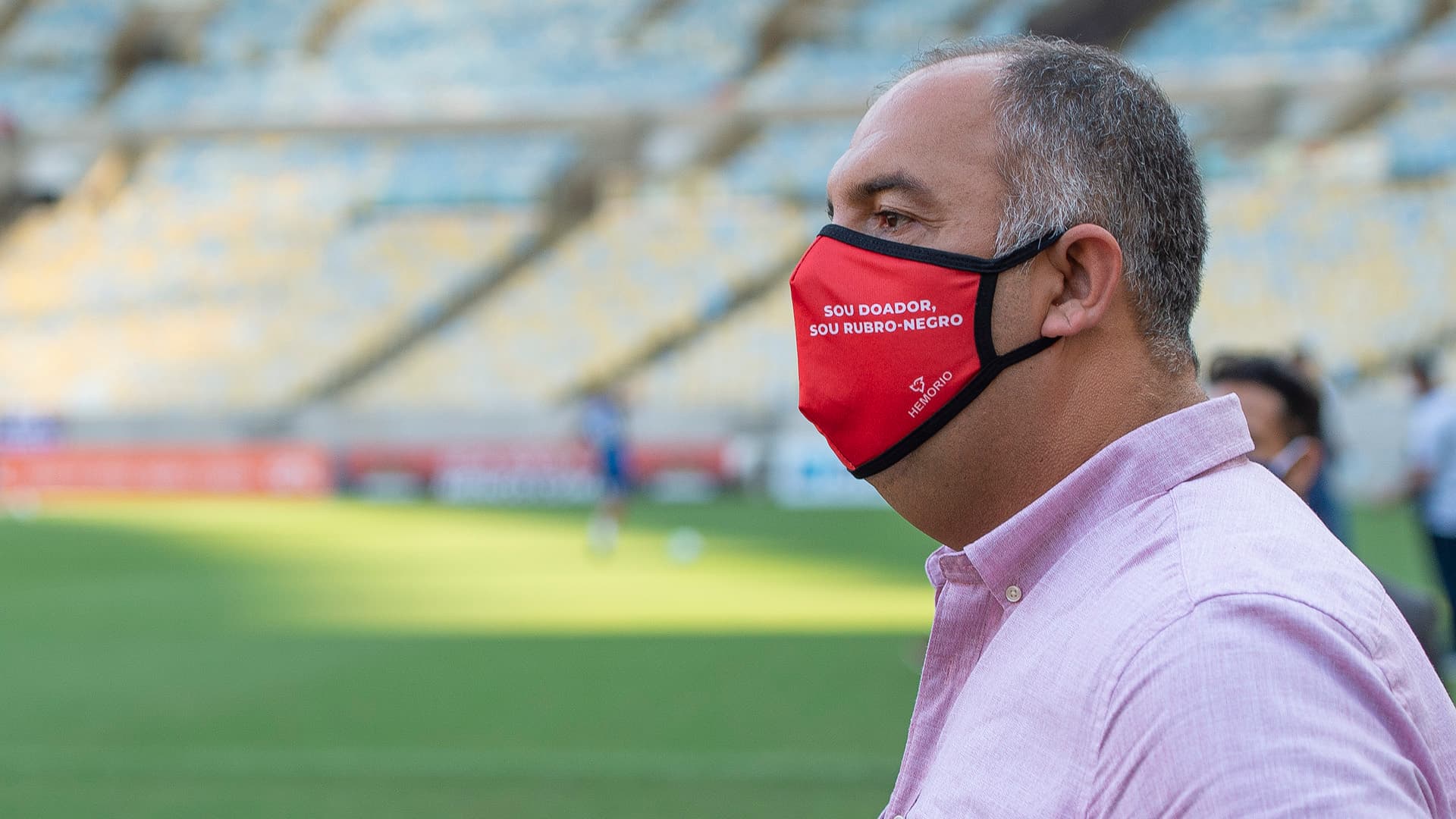 Jogador vive relação de amor e ódio com a torcida