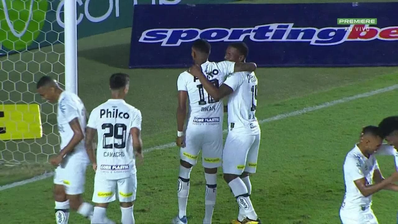 Jogador voltou a atuar depois de mais de dois meses ausente por opção técnica
