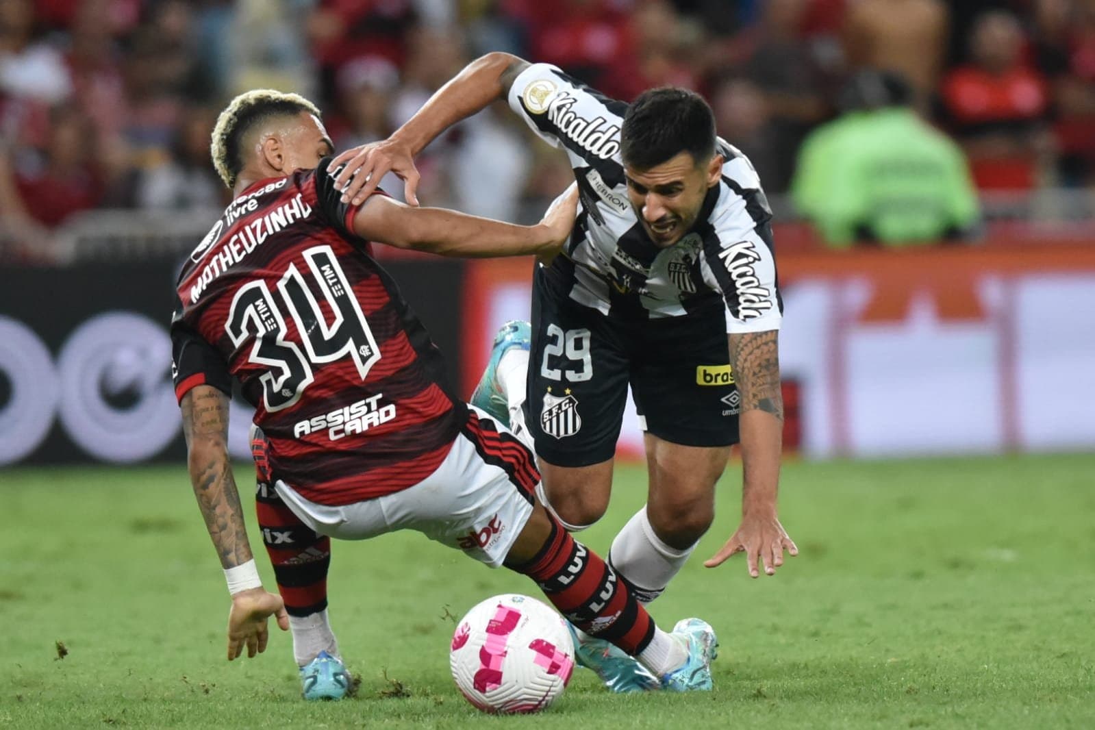 Jogador voltou a ser utilizado como titular, mas não rendeu e foi criticado