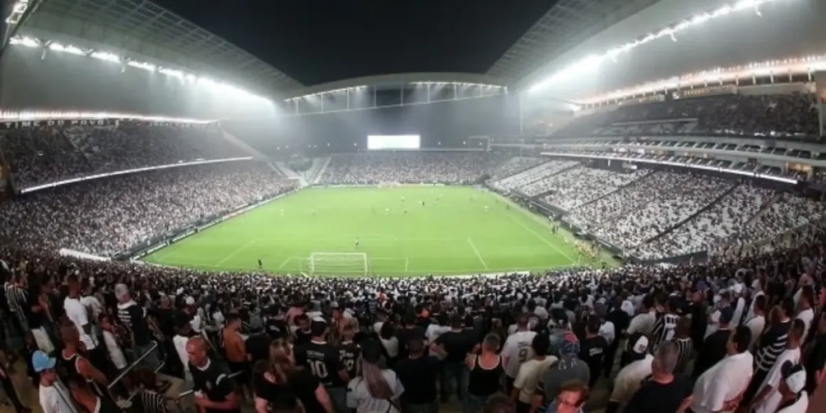 Jogadores do Corinthians reclamaram muito da arbitragem em gol do rubro-negro