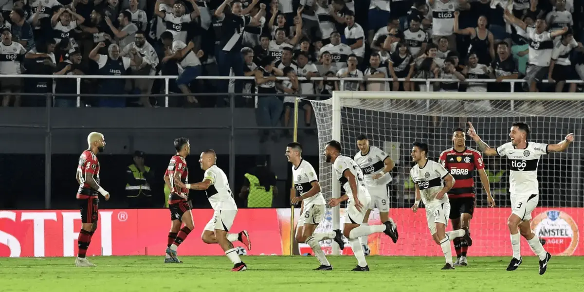 Jogadores do Flamengo foram alvo de protestos tanto no Paraguai, quanto na chegada ao Rio de Janeiro