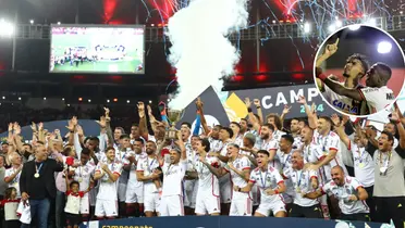 Jogadores do Flamengo levantam o troféu do Campeonato Carioca 2024
