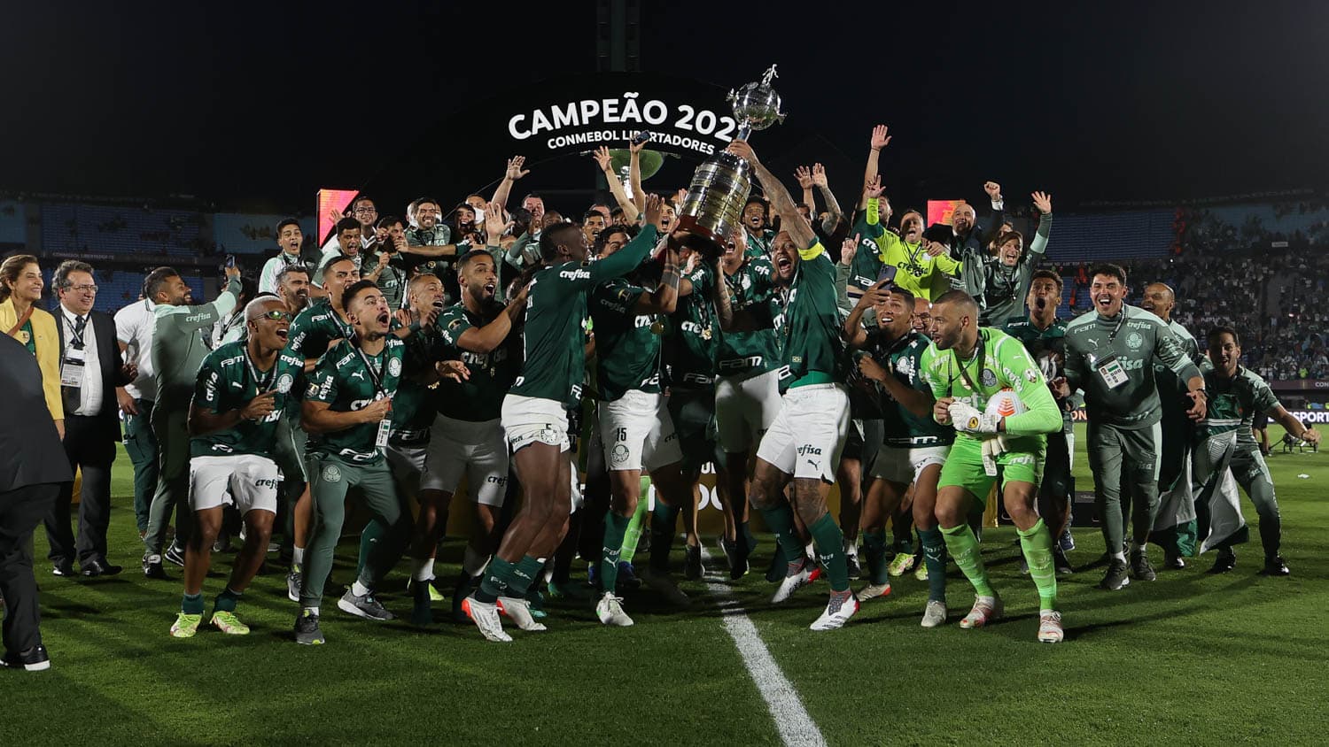 Jogadores foram contratados para resolver problema no ataque