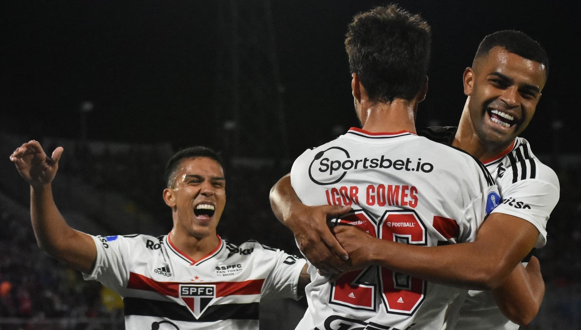 Jogos da última rodada da competição continuam