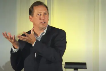 John Textor, sócio do Crystal Palace, da Inglaterra, tem conversas avançadas para adquirir a SAF do clube carioca