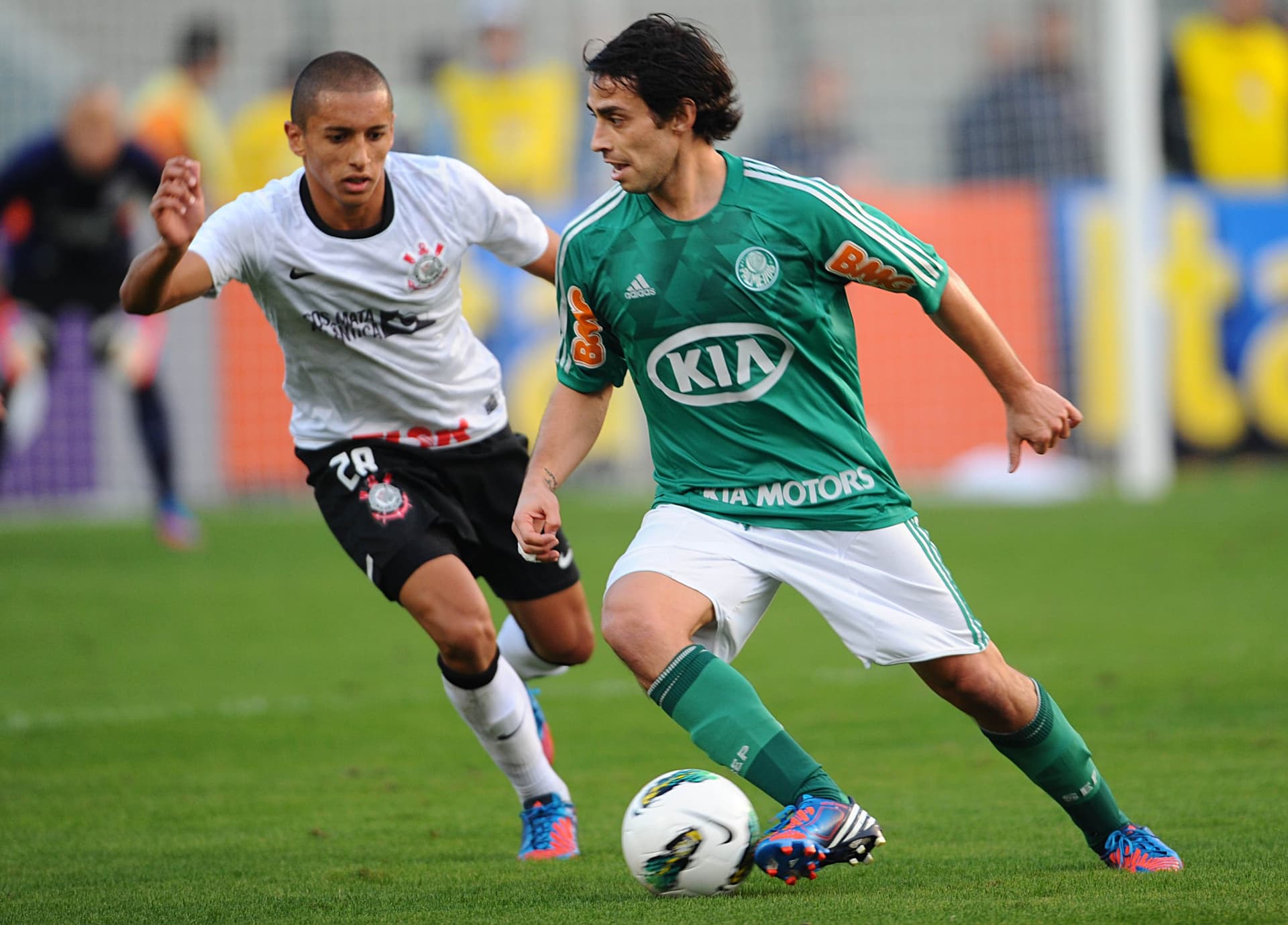 Jorge Valdivia anunciou o novo clube na carreira que defenderá ao lado de ex-Corinthians