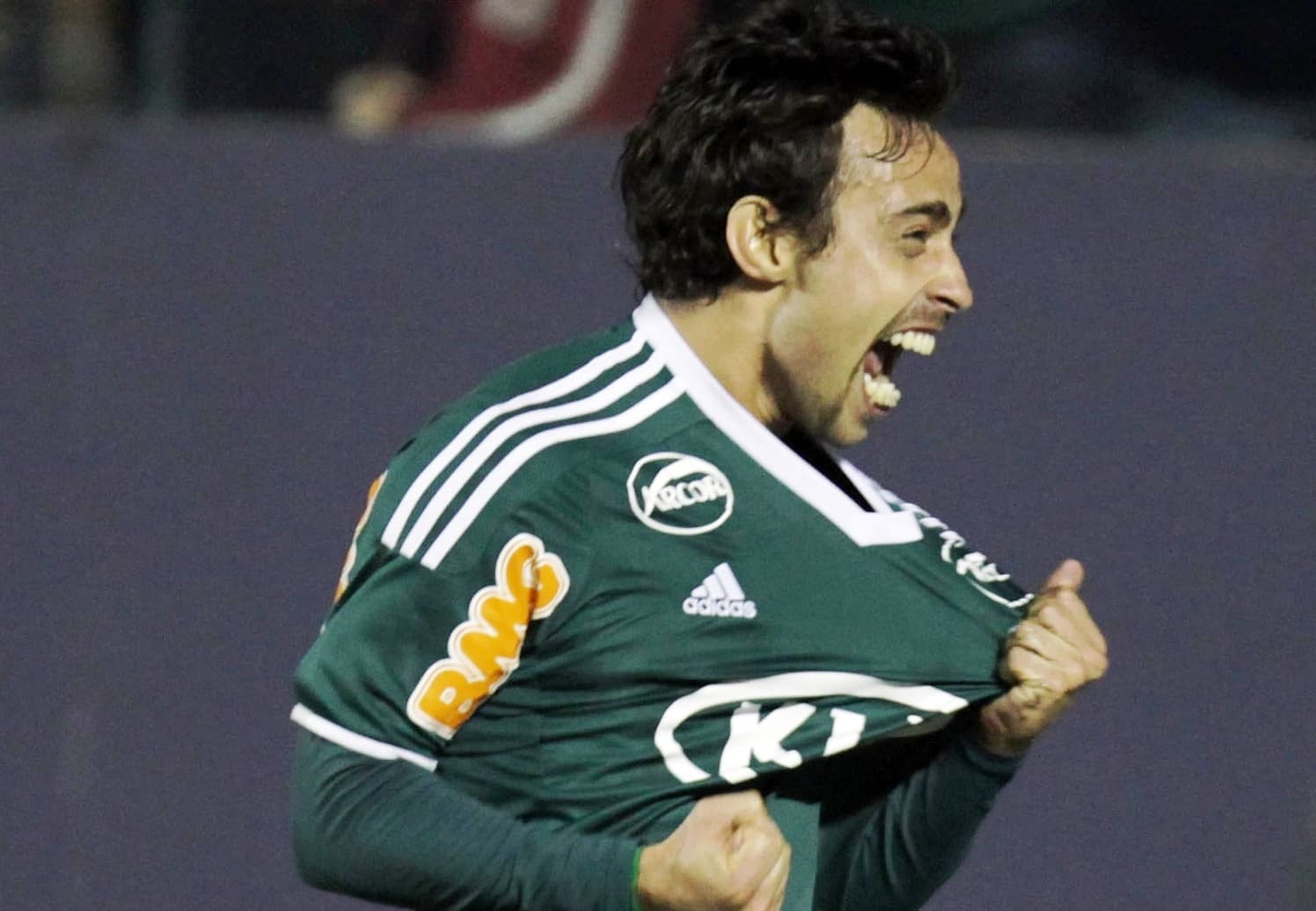 Jorge Valdivia está sem clube e tem sonho de se aposentar no Palmeiras e espera chance