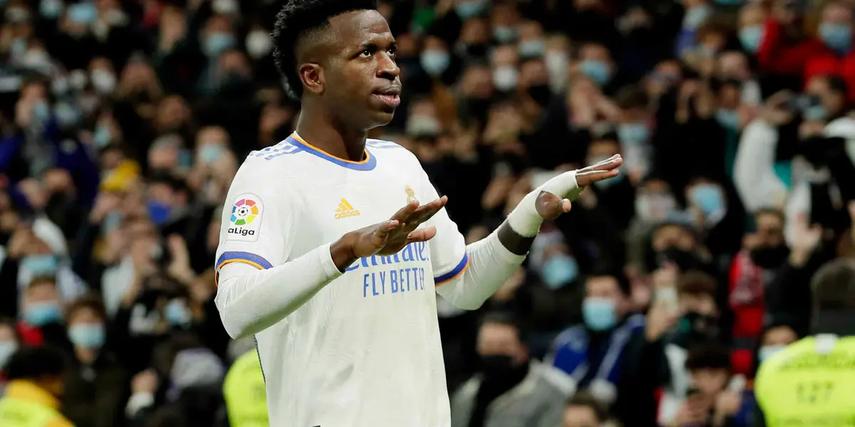 José Luis Morales não conseguiu conter as lágrimas após a vitória do Real Madrid por 6 a 0 sobre seu time e o atacante brasileiro se aproximou dele para abraçá-lo.