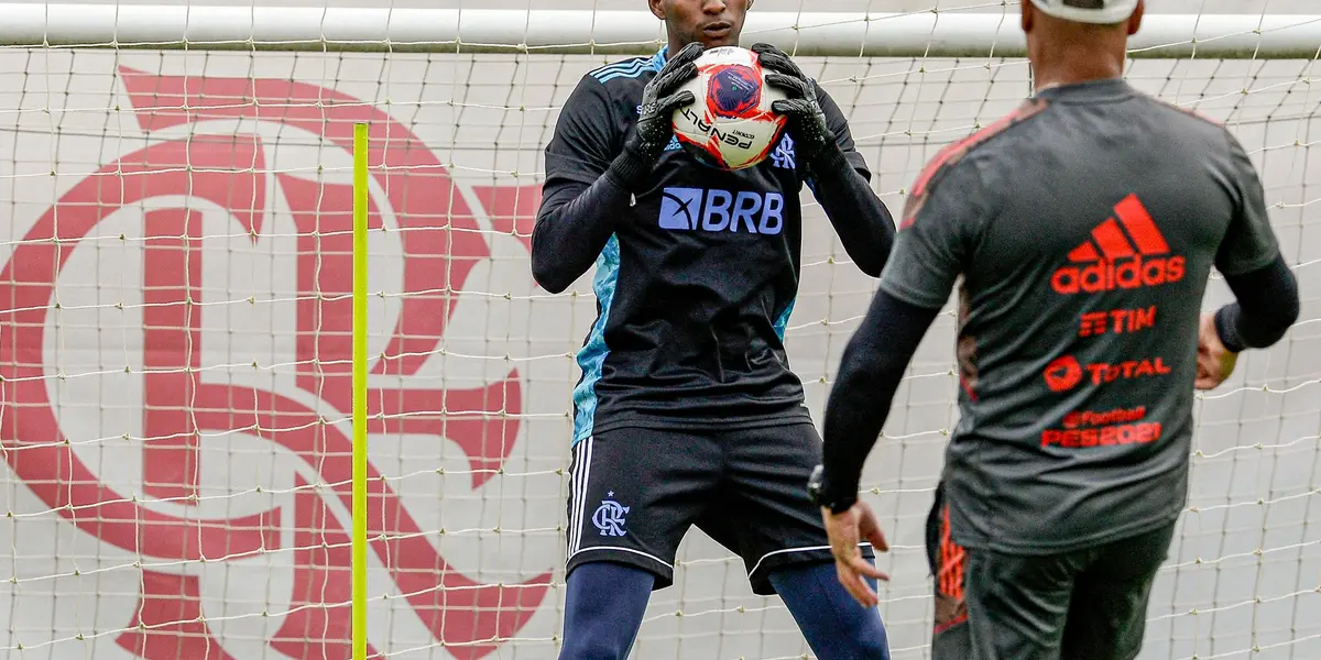 Jovem goleiro acumula mais uma polêmica extracampo