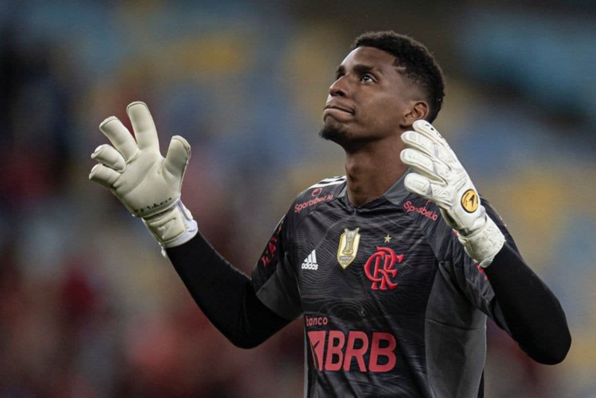 Jovem goleiro do Flamengo tem sido criticado por suas falhas, mas seu valor de mercado é superior ao de brasileiro do Real Madrid