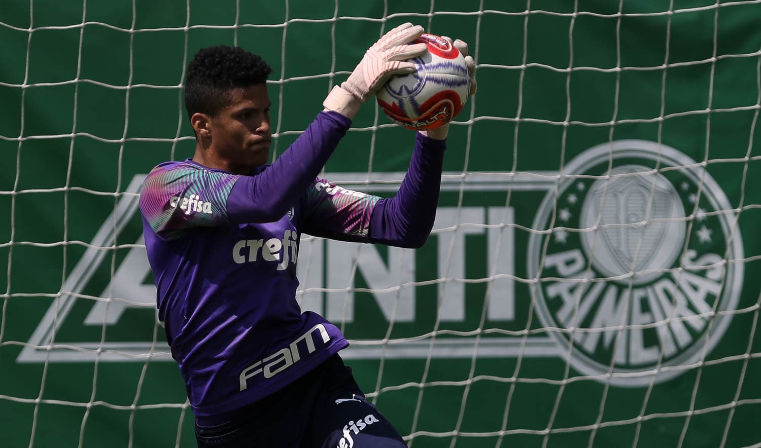Jovem goleiro teve início curioso na base do Palmeiras