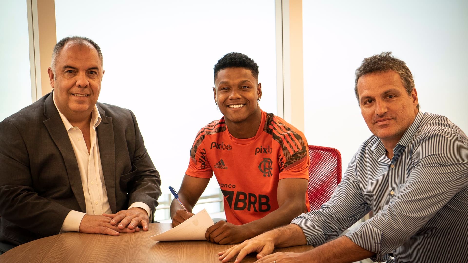 Jovem meio-campista tem sido observado por clubes europeus como Real Madrid e Manchester City