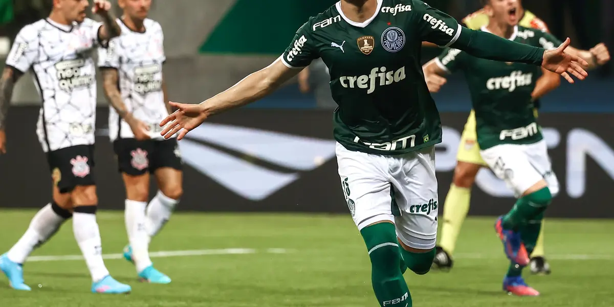 Juiz do clássico se mostrou perdido algumas vezes e marcou duas penalidades questionáveis