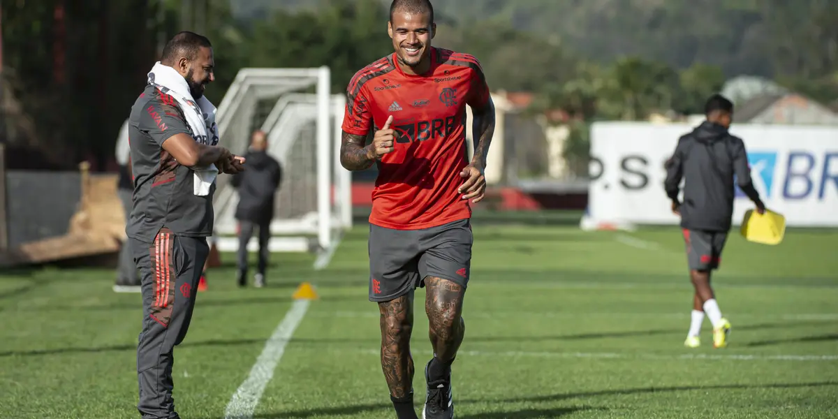 Kenedy luta para não ser a pior contratação da história do Flamengo