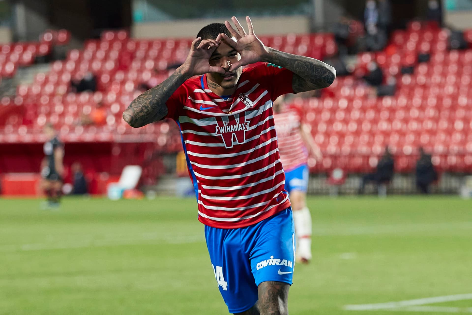 Kenedy novamente é alvo do Flamengo