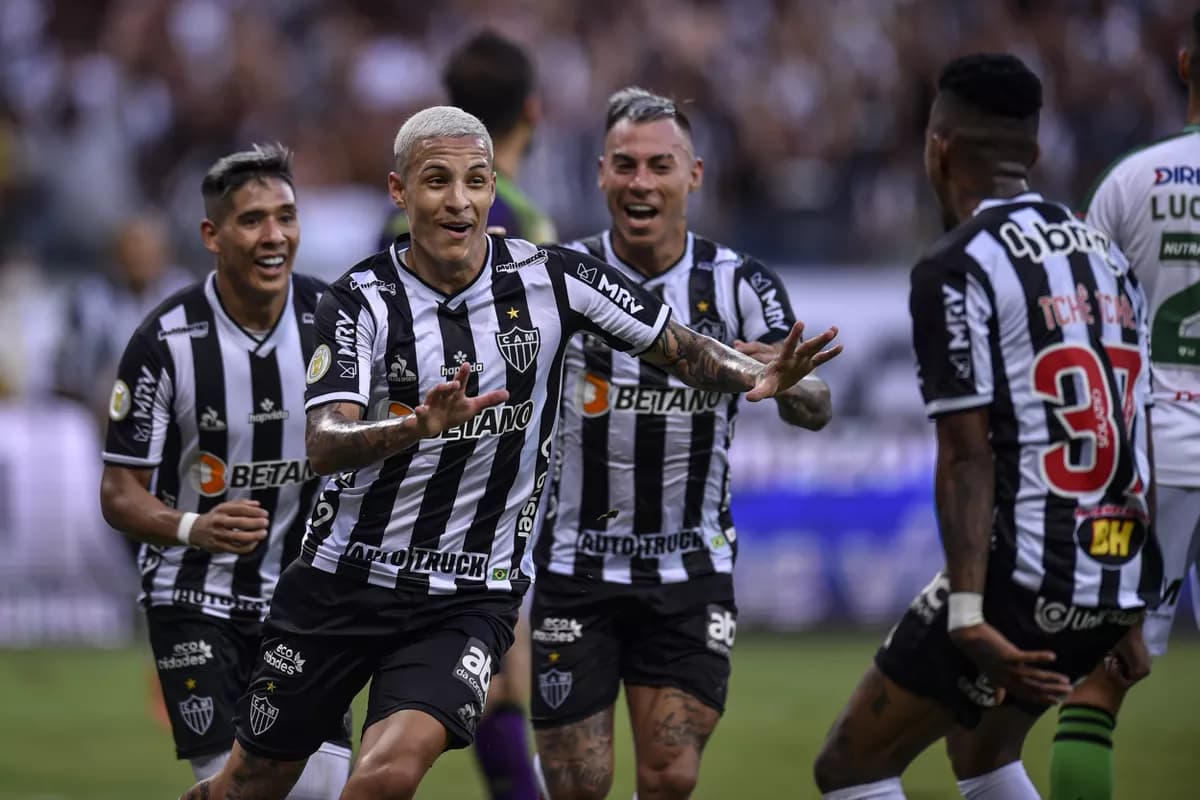 Keno deixou o gramado chorando após sofrer nova lesão
