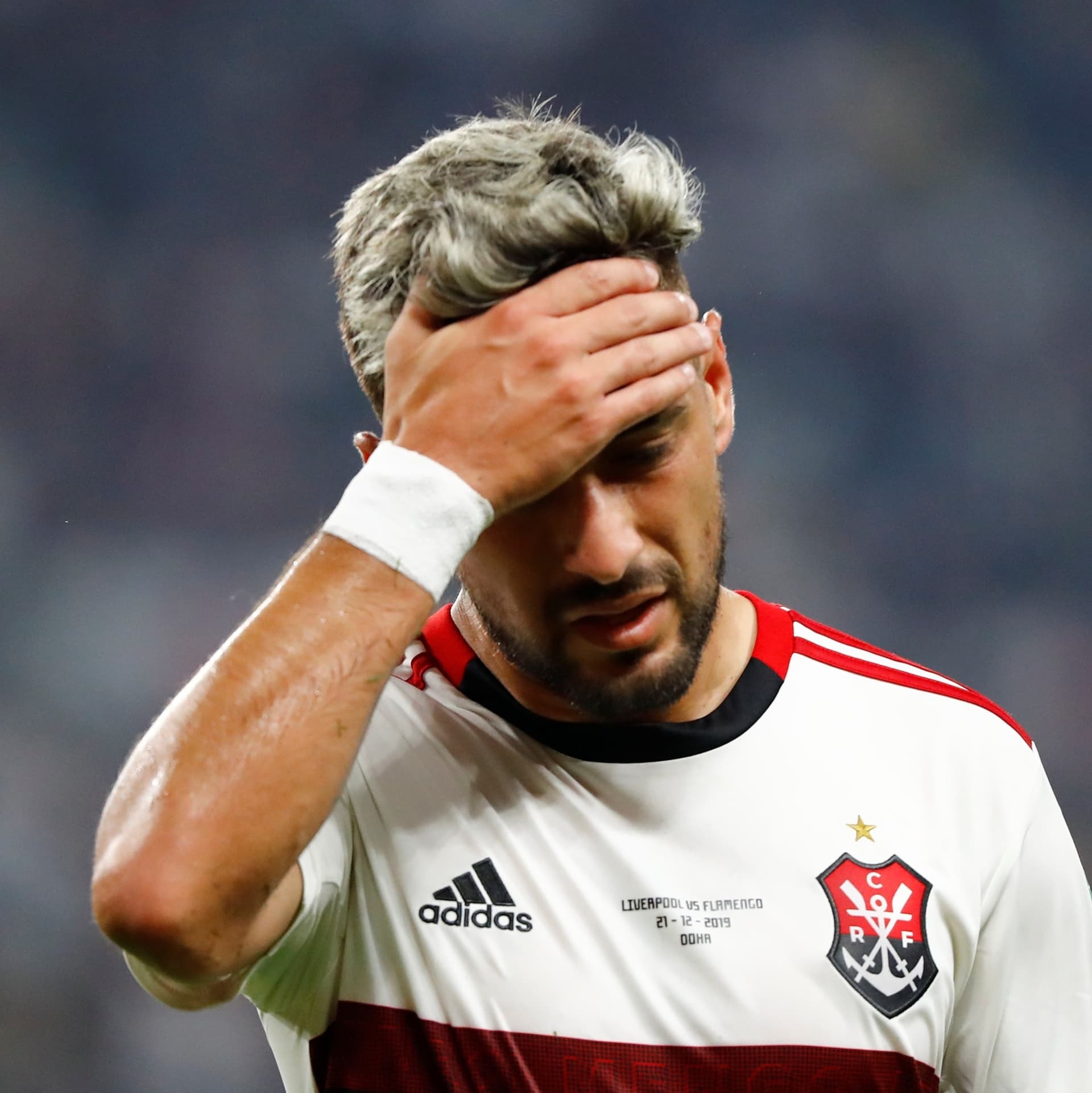 Lance de Arrascaeta com Víctor Salazar, que levou o defensor do Olimpia ao hospital, ainda repercute nos bastidores