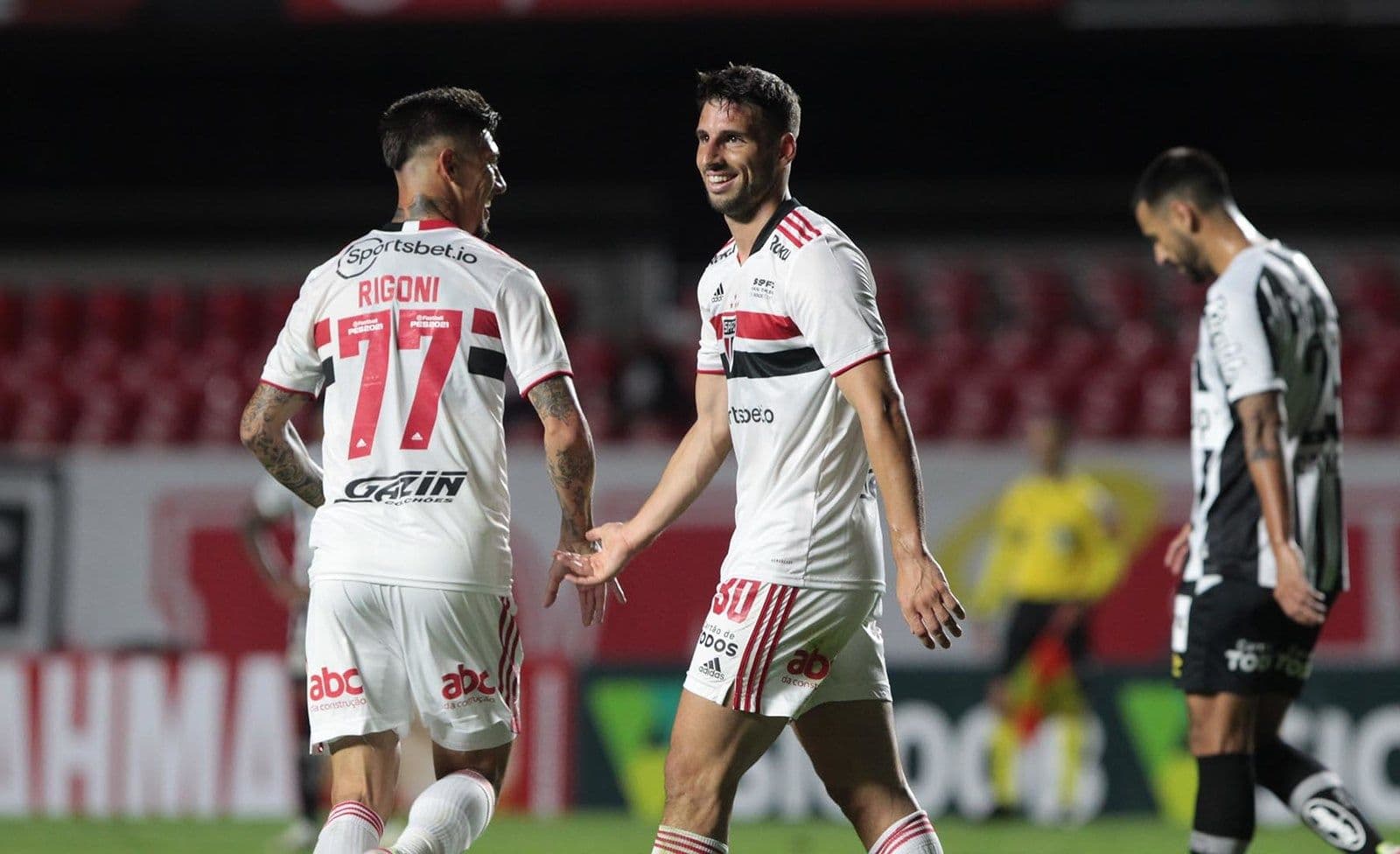 Lateral ainda não teve contrato renovado