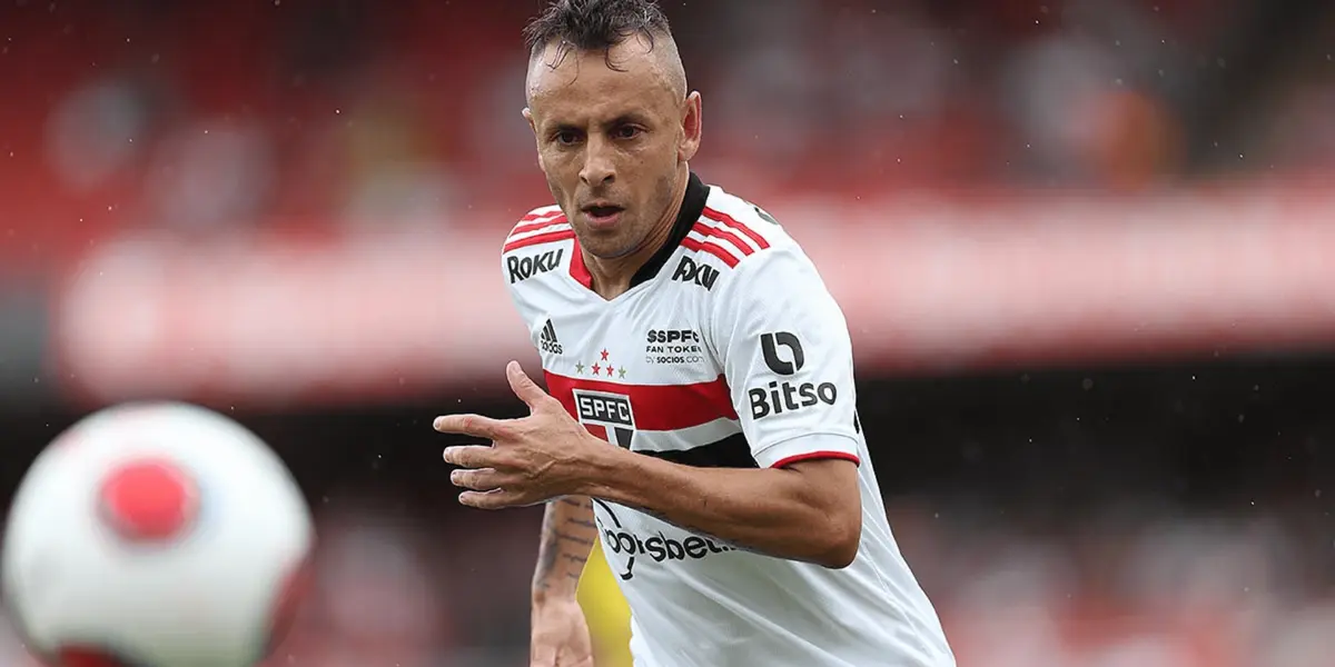 Lateral deixou o Rubro-Negro em 2020 para voltar à Europa