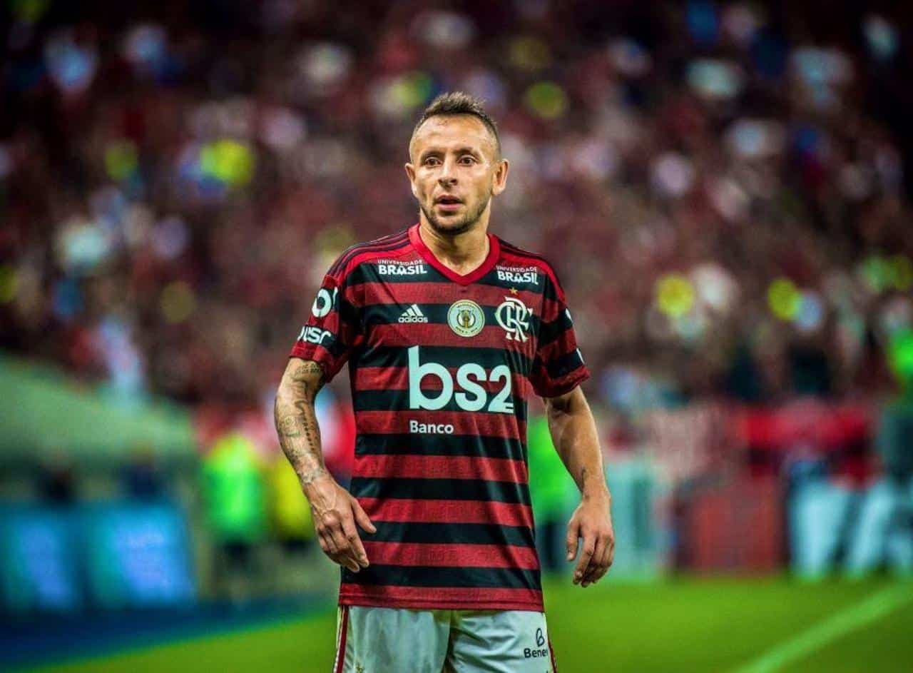 Lateral direito está no Grêmio, mas ainda rende assunto no Mengão