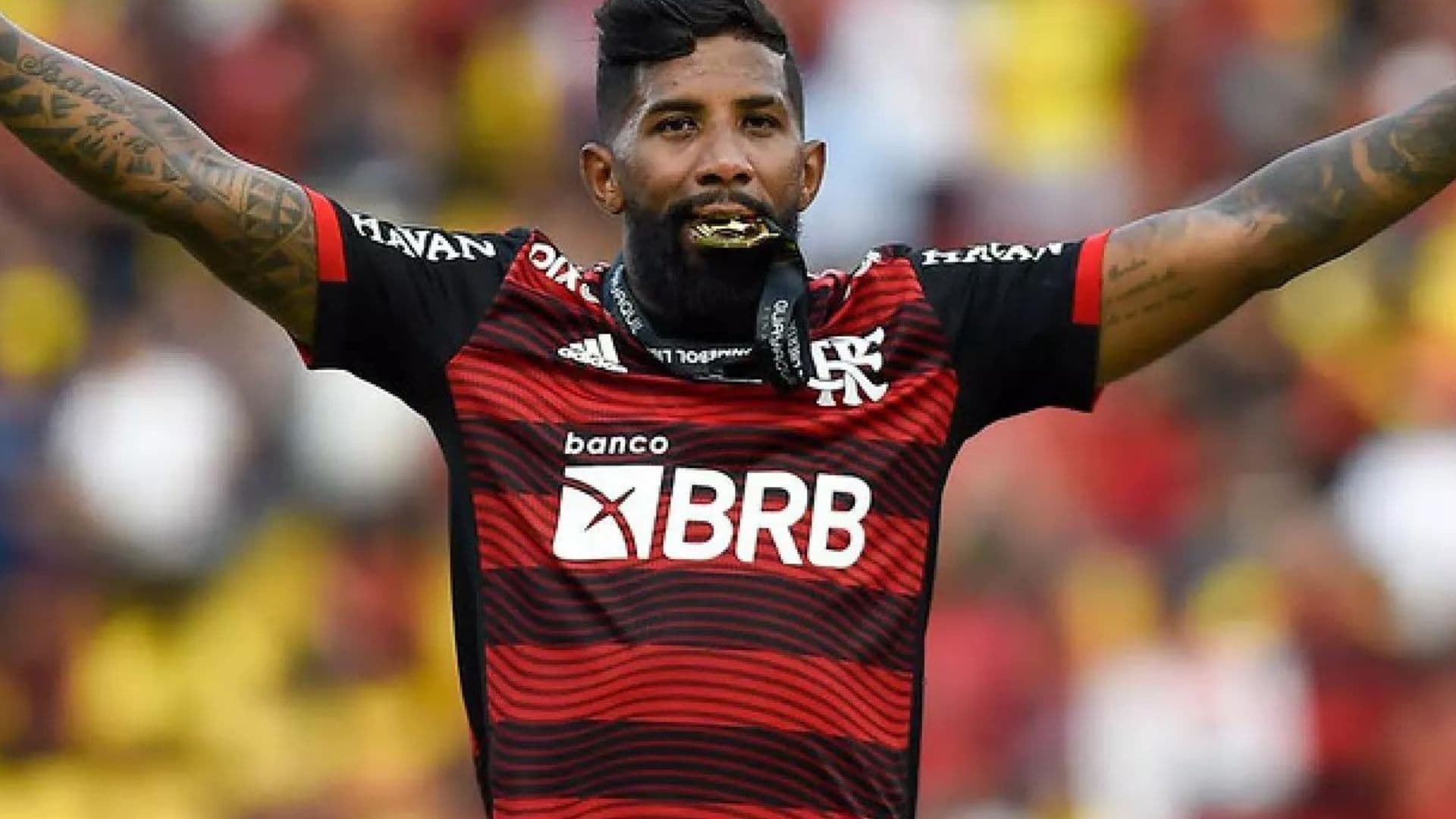 Lateral-direito está de saída do clube e agradeceu especialmente ao zagueiro