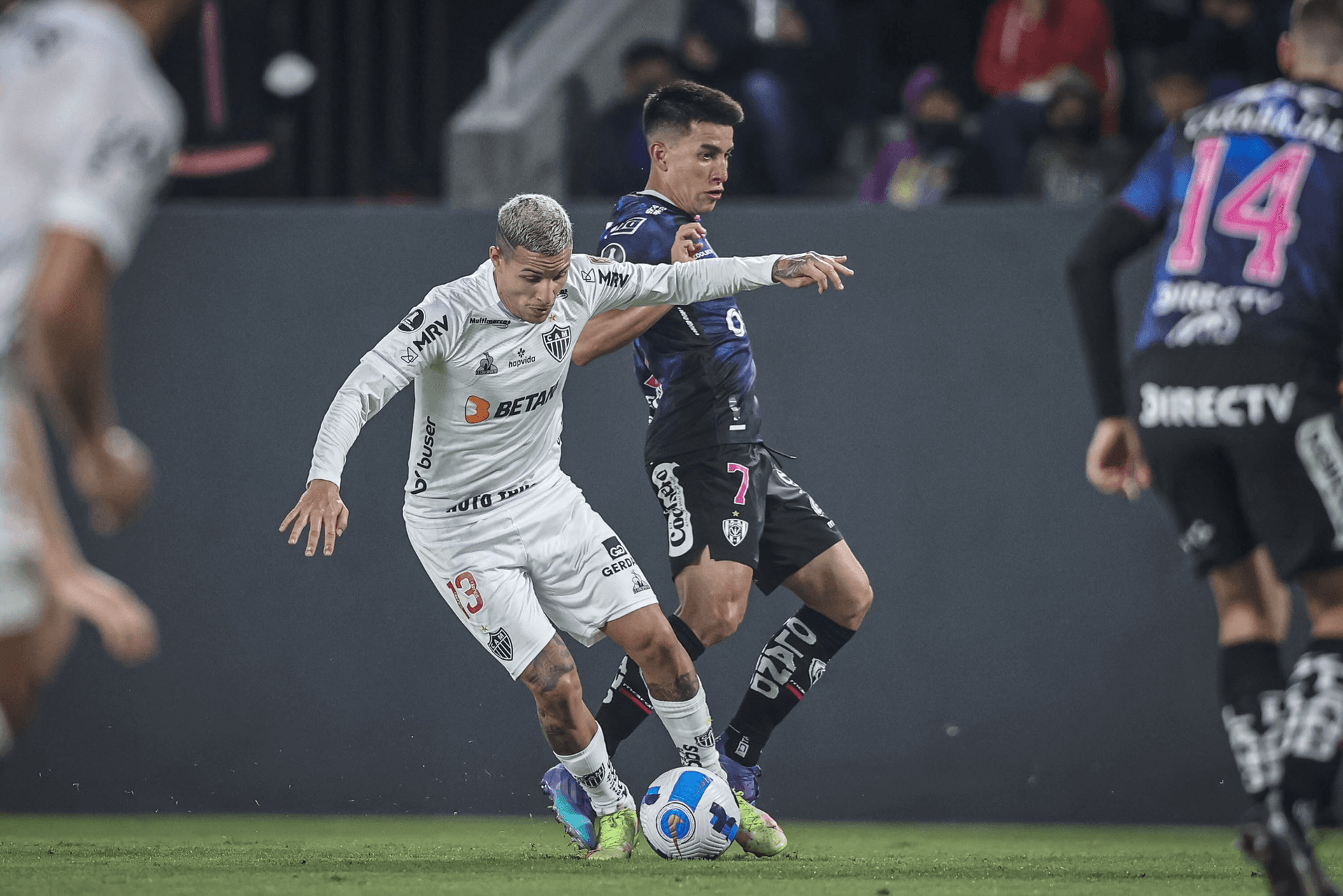 Lateral do Galo voltou a brilhar e foi um dos melhores em campo diante do Del Valle