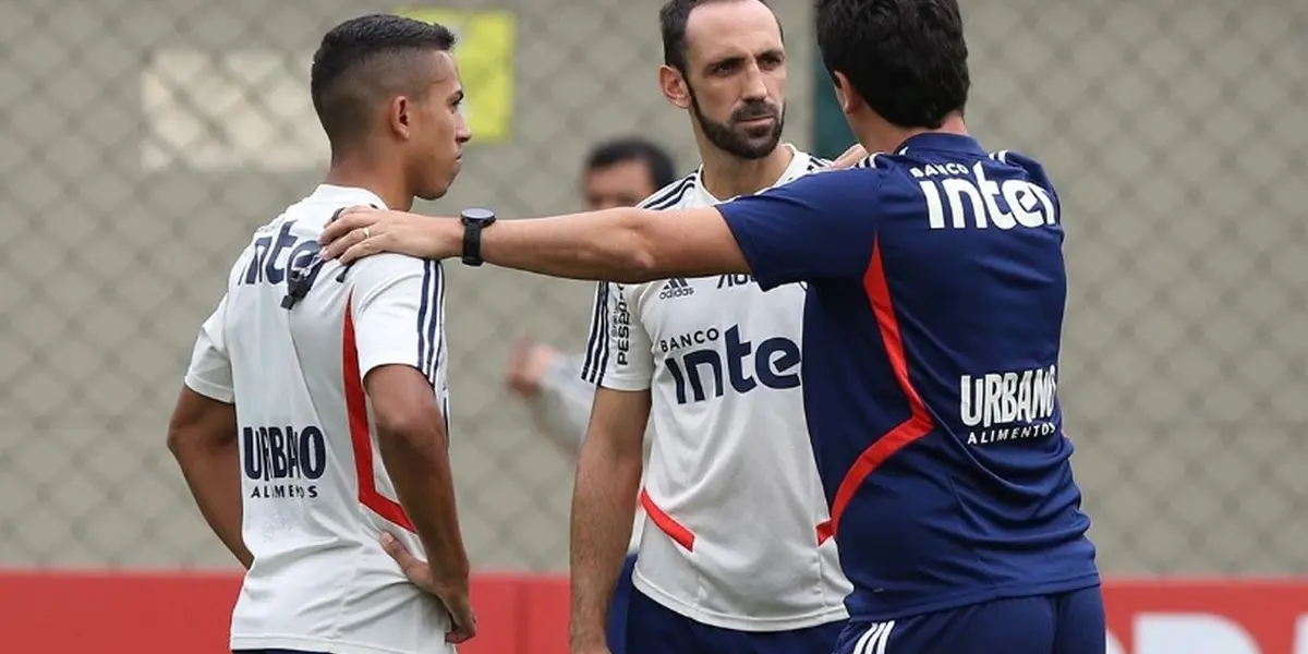 Lateral espanhol tem contrato até o fim do Brasileirão